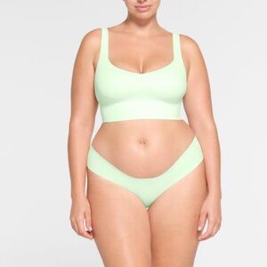 ✨SKIMS NAKED PLUNGE LONGLINE BRALETTE BRA📌Sold out